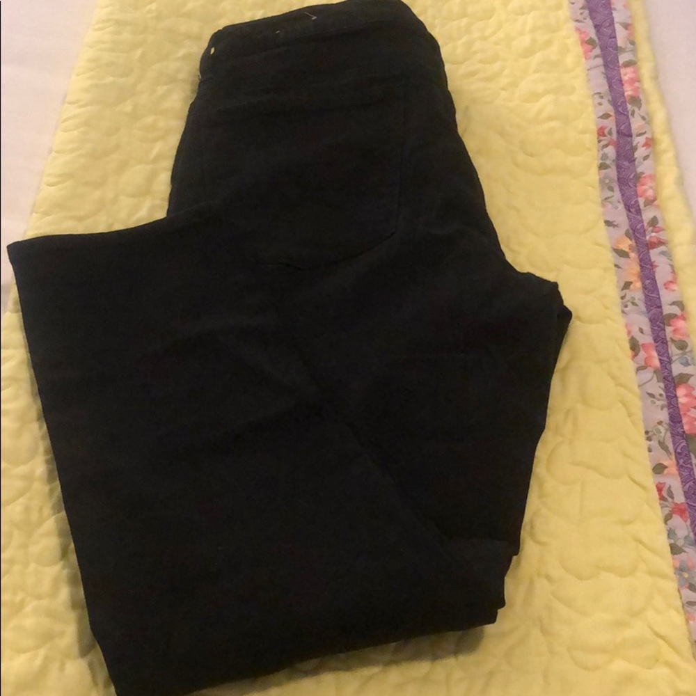 Black American Eagle high-rise jeggings.